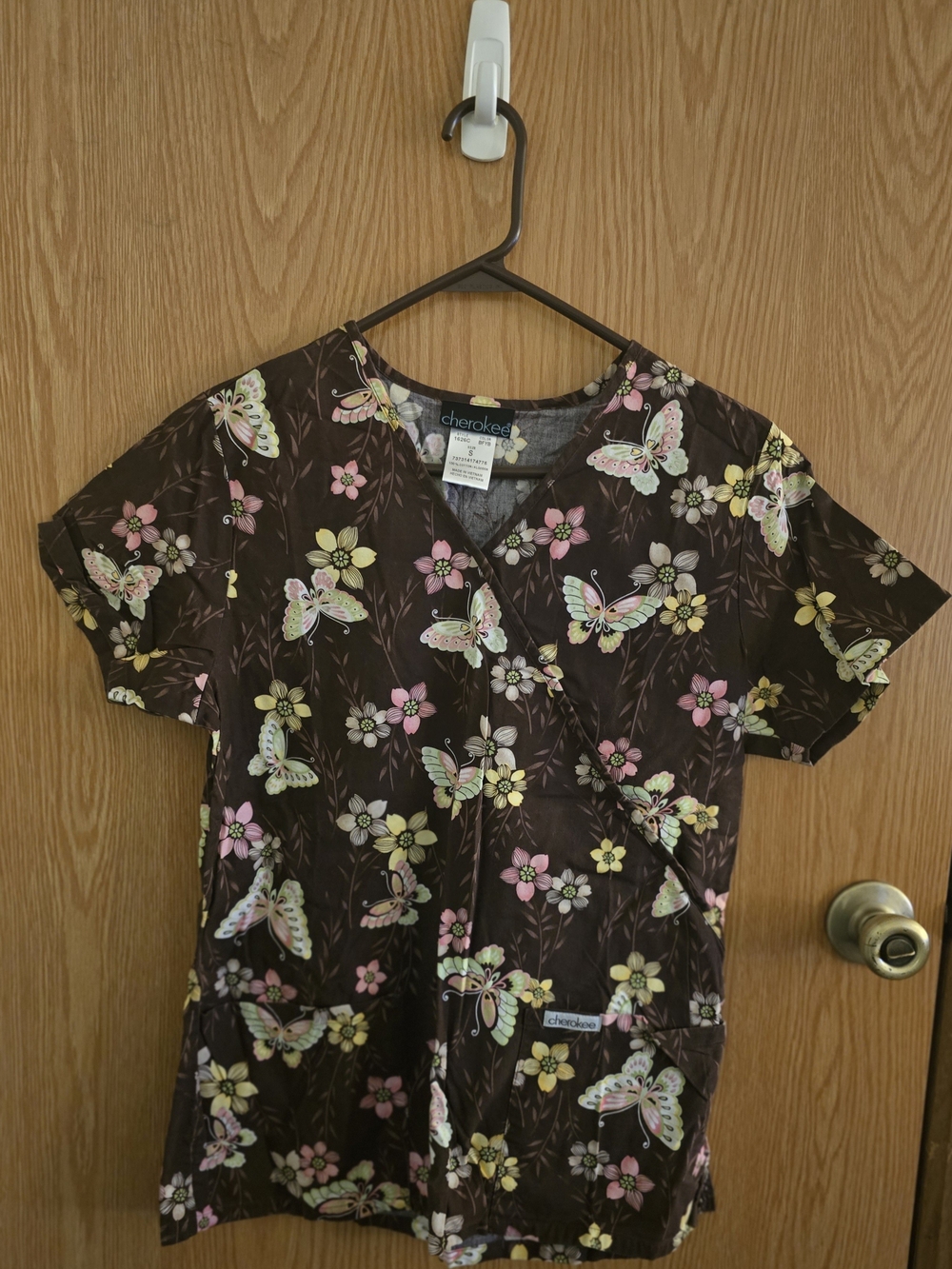 Cherokee Women’s Brown Floral & Butterfly V-Neck Top